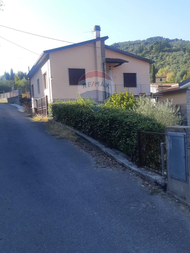 Casa indipendente in vendita a Pescia