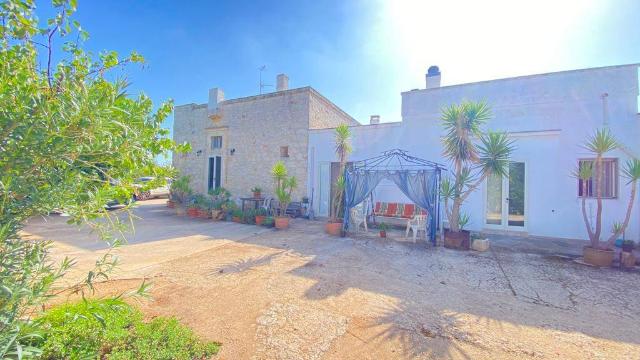 Country house or cottage in Strada Provinciale per Cisternino, Ostuni - Photo 1