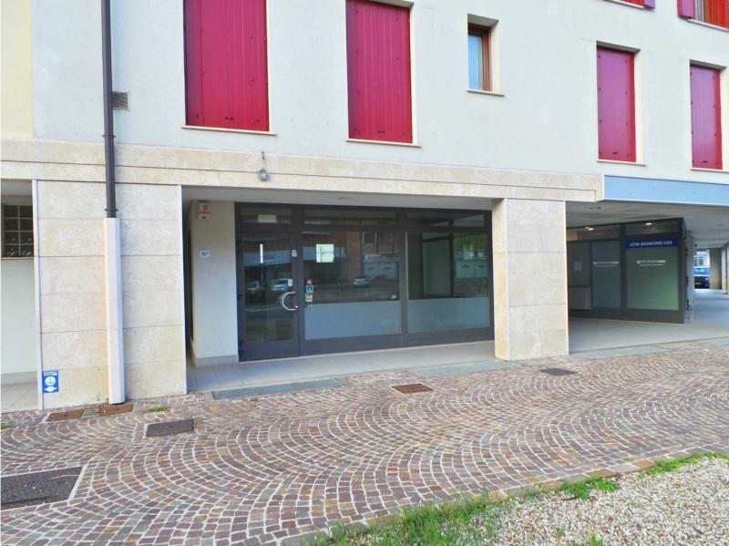 Negozio in Piazza Giuseppe Verdi, Tricesimo, {3} - Foto 1