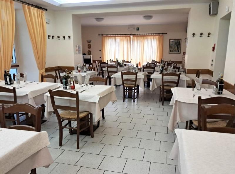 Esercizio commerciale in Laglesie - San Leopoldo 55, Pontebba, {3} - Foto 1