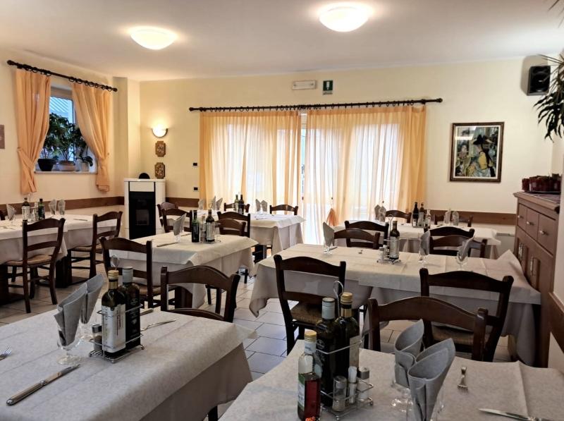 Esercizio commerciale in Laglesie - San Leopoldo 55, Pontebba, {3} - Foto 1
