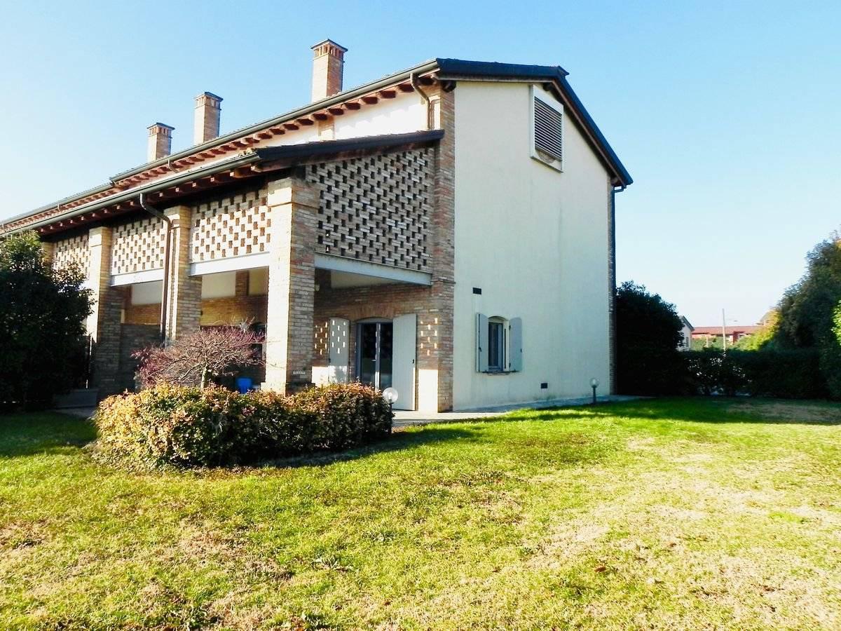 Villa a schiera in vendita a Collecchio