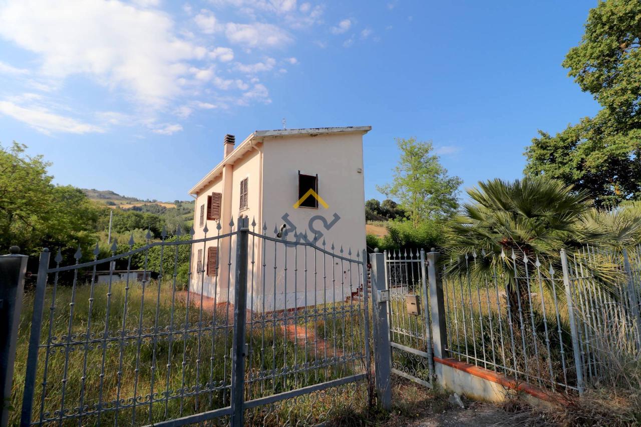 Casa indipendente in vendita a Montefiore Dell'Aso