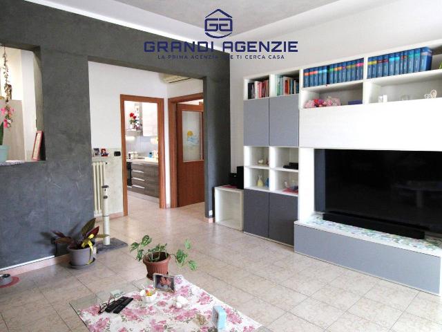 4-room flat in Viale Martiri della Libertà, Fidenza - Photo 1