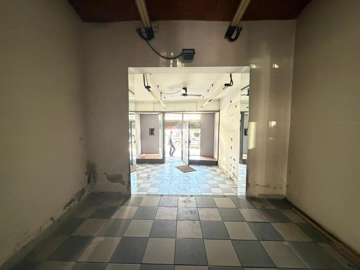 Negozio in Piazza Alimondo Ciampi 19, Signa, {3} - Foto 1