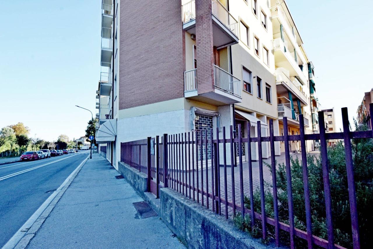 Negozio in Via Ortigara 1/B, Mondovi', {3} - Foto 2