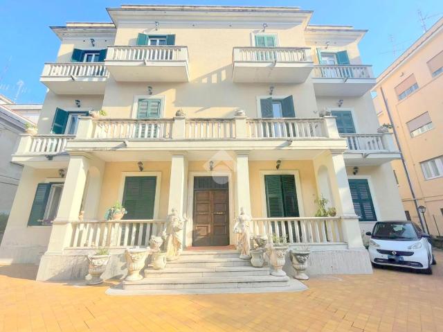 3-room flat in Viale Roma 42, Velletri - Photo 1