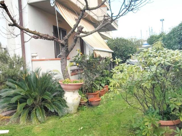 Terraced house in Via Marcello Garosi 10, Massa - Photo 1