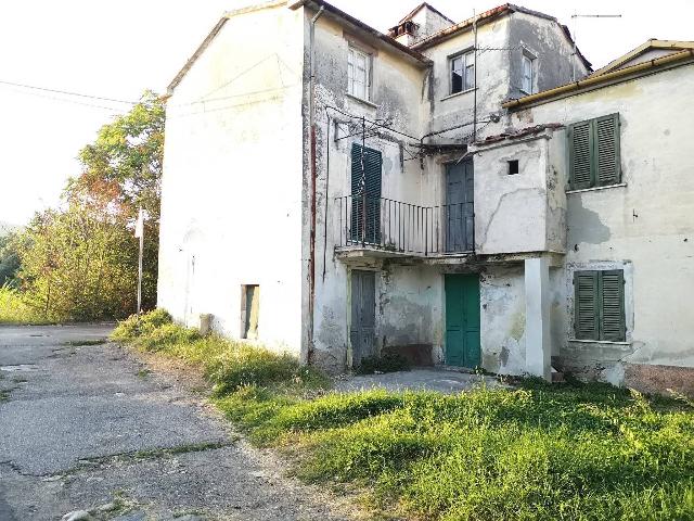 Detached house in Via Tinelli 10, Massa - Photo 1