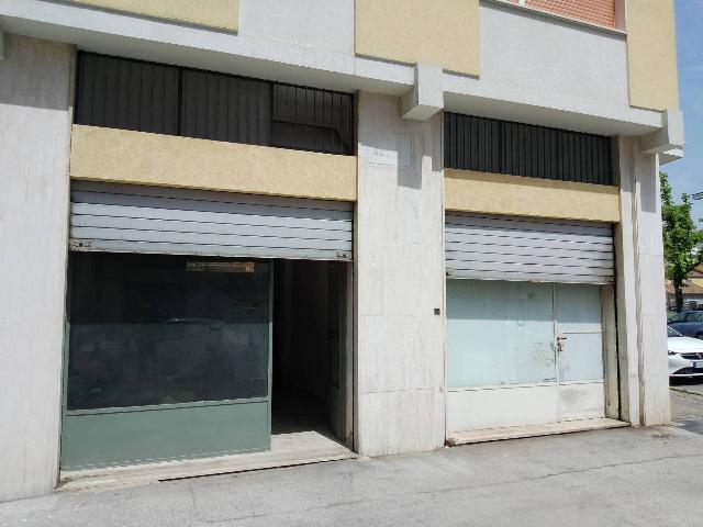 Magazzino in Via Tronto 14, Pescara - Foto 1