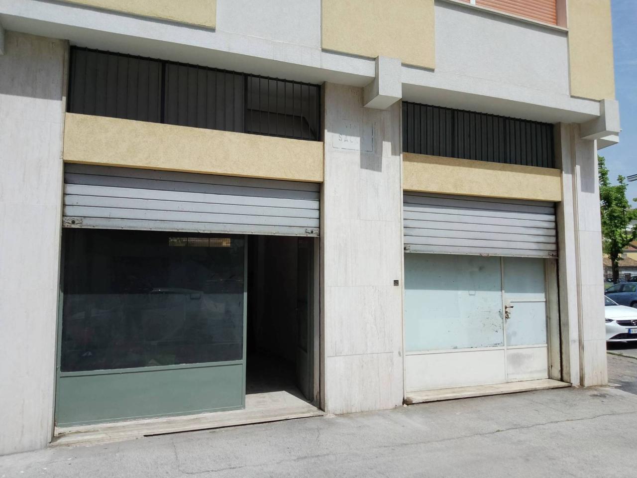 Magazzino in Via Tronto 14, Pescara, {3} - Foto 1