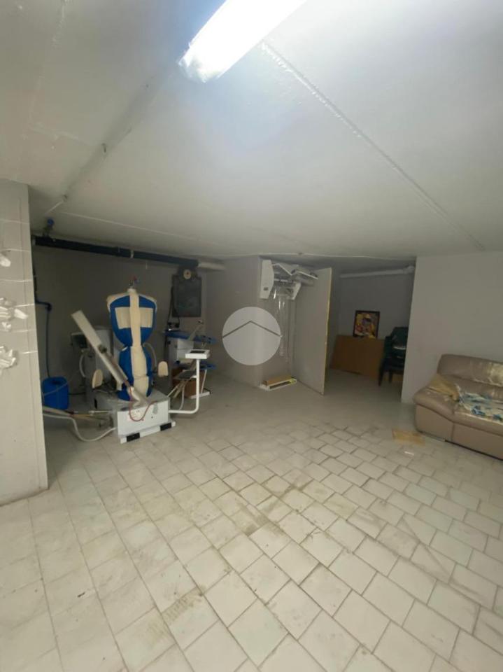 Negozio in Via Vittorio Gasparini, Bergamo, {3} - Foto 2