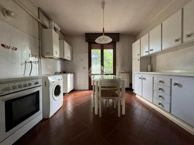 4-room flat in Via Gran Bretagna 3, Curtatone - Photo 1