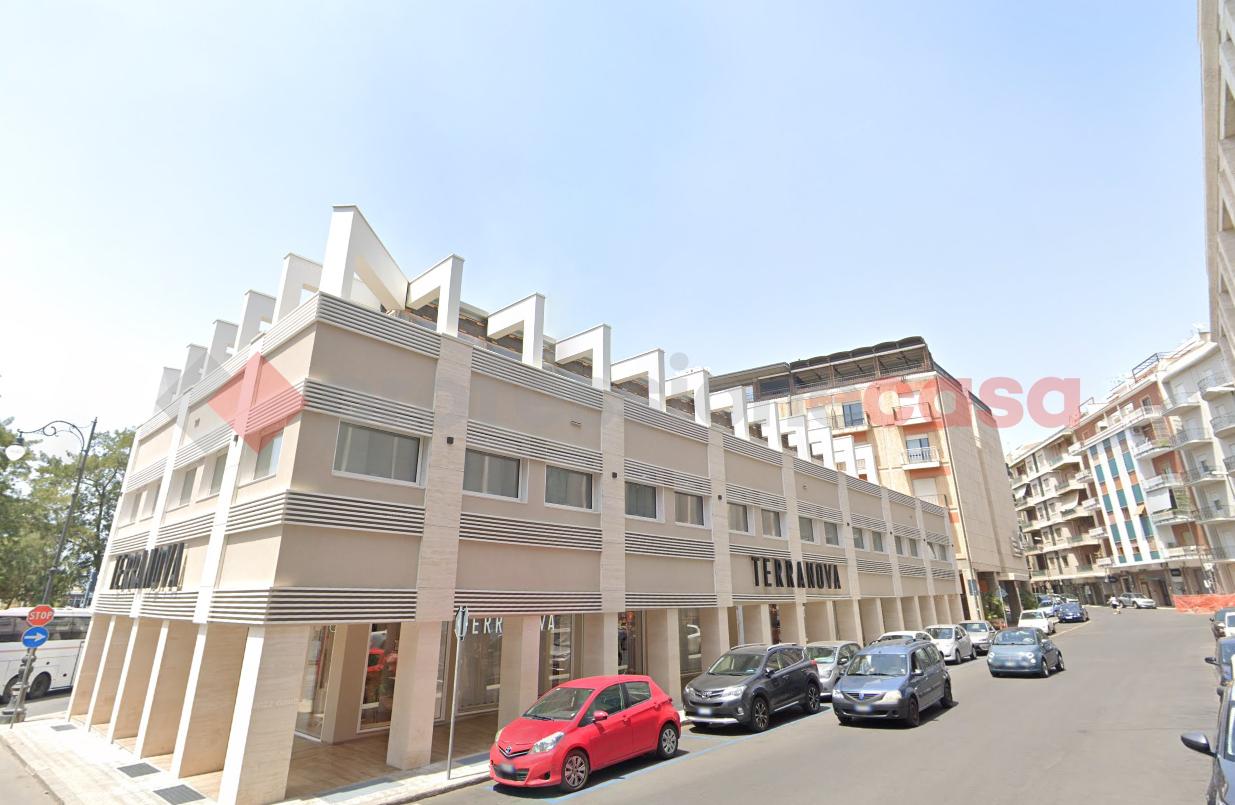 Negozio in Viale Genoese Zerbi 43, Reggio Calabria, {3} - Foto 2