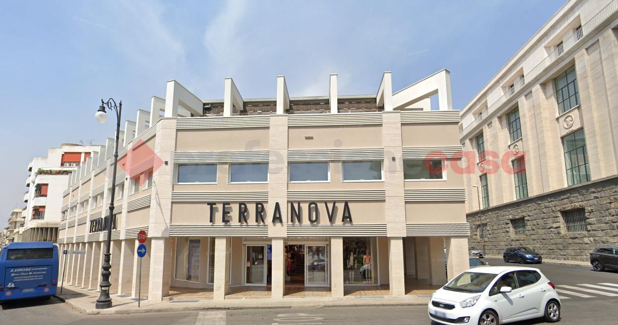 Negozio in Viale Genoese Zerbi 43, Reggio Calabria, {3} - Foto 1