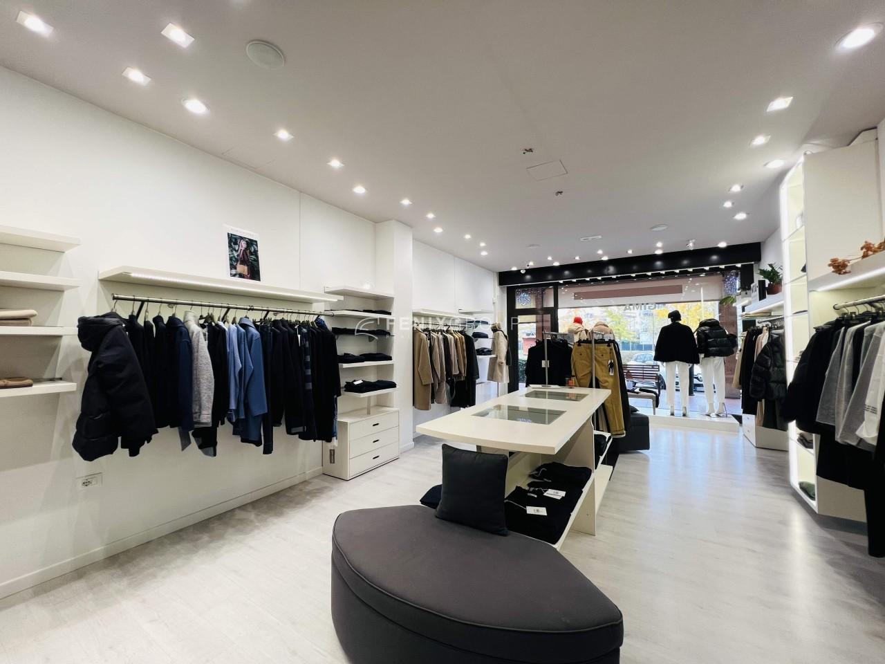 Negozio in Via Giuseppe Jappelli 39, Abano Terme, {3} - Foto 2