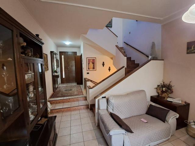 Detached house in Via Monte Gottero, Parma - Photo 1