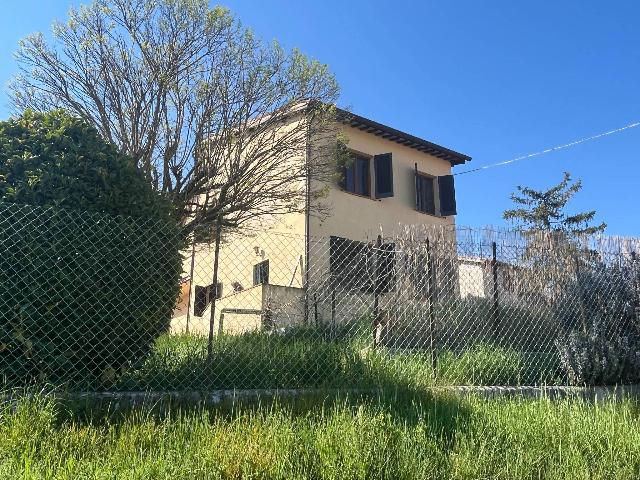 Casa indipendente in Strada Comunale di Forcatura, Foligno - Foto 1