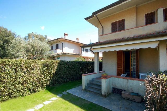 Detached house in Via Enrico Toti, Pietrasanta - Photo 1