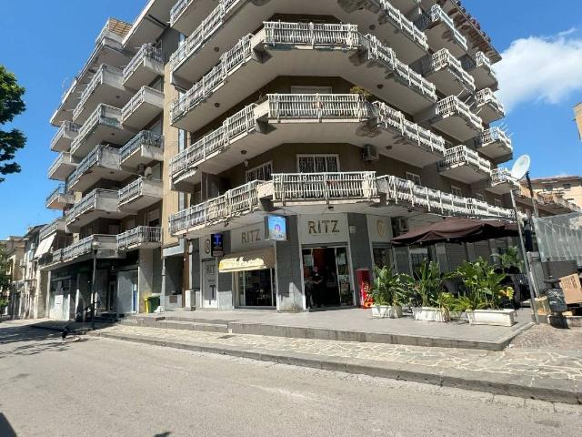 Apartament in {3}, Viale Giovanni Amendola - Photo 1