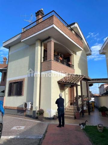 Villa in Via Lago di Bracciano, Nettuno - Foto 1