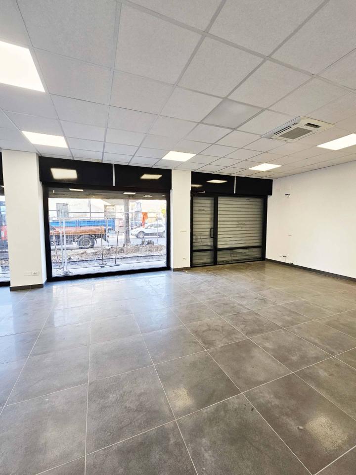 Negozio in Via Ponte Nuovo 48, Milano, {3} - Foto 2