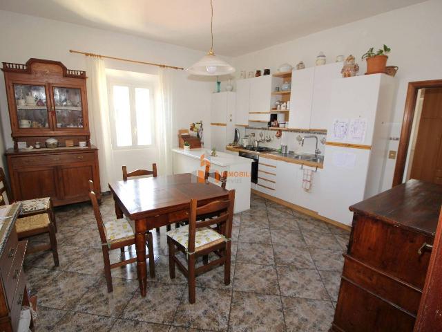 4-room flat in Viale Beato Giovanni Parenti, Carmignano - Photo 1