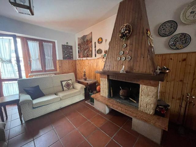 4-room flat in Strada San Leucio, Rocca di Mezzo - Photo 1