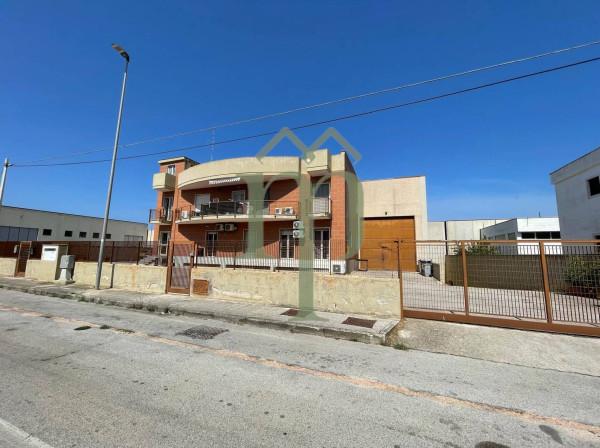 Capannone in , Modugno, {3} - Foto 2