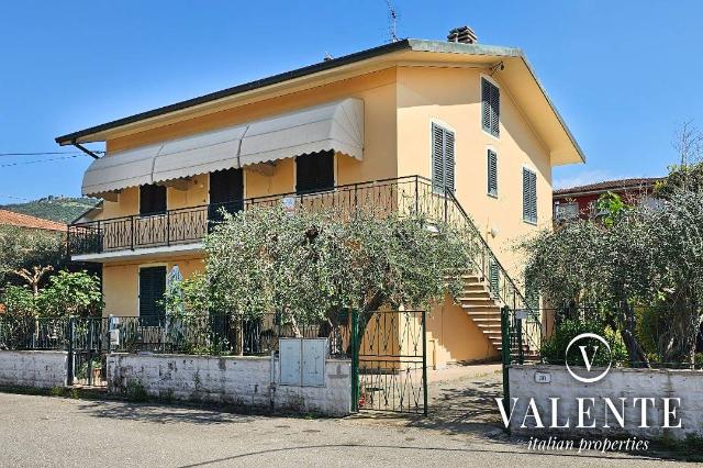 4-room flat in Via Ferdinando Magellano 38, Monsummano Terme - Photo 1