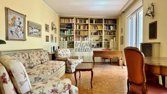 2-room flat in Largo Papa Giovanni XXIII 8, Trieste - Photo 1