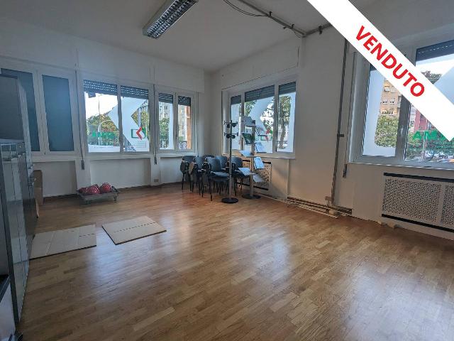 Gemeinschaftsbüro in Viale Regina Giovanna 17, Milano - Foto 1