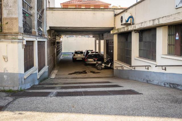 Warehouse in {3}, Corso Tazzoli 170 - Photo 1