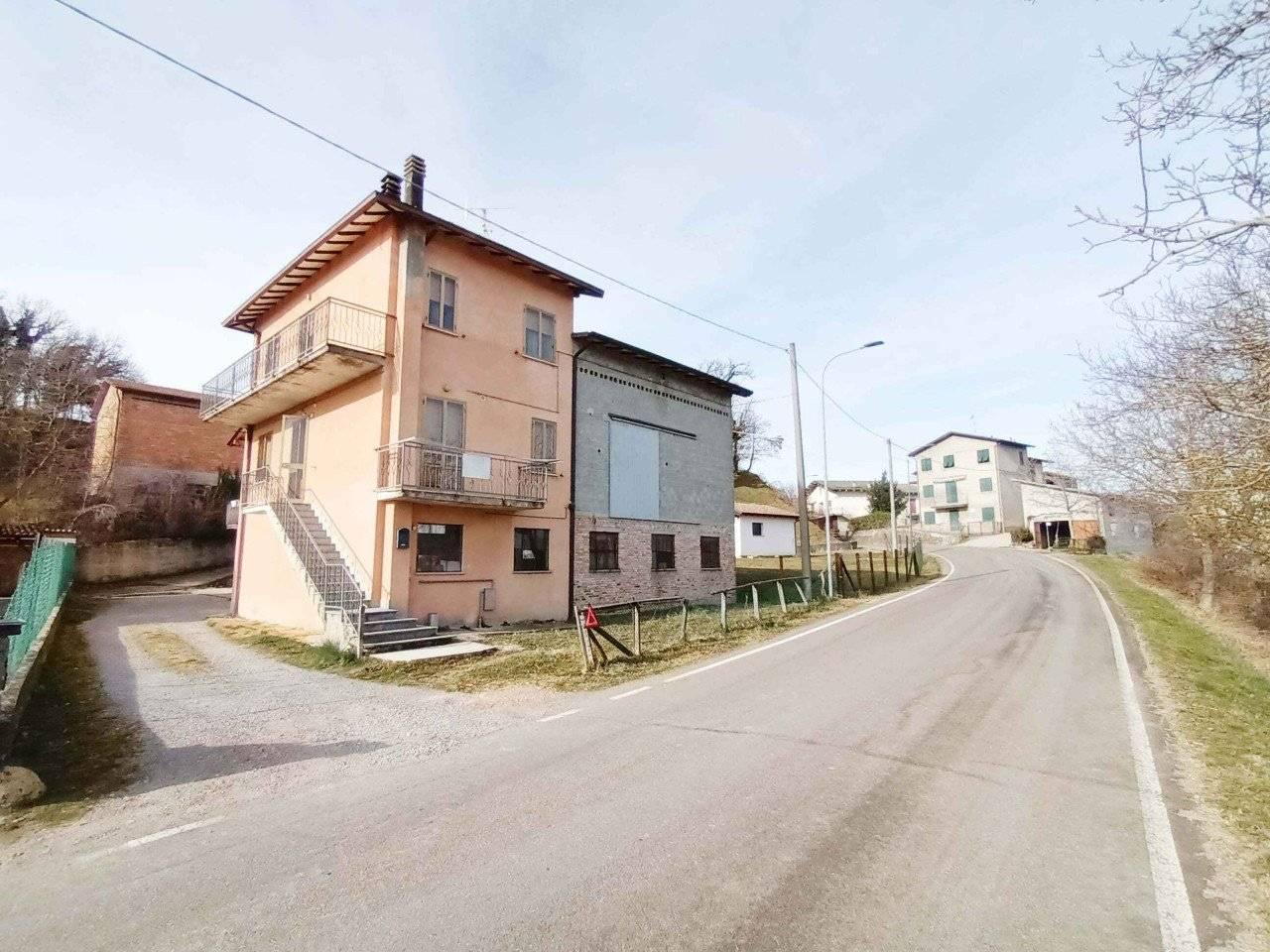 Villa in vendita a Castelnovo Ne' Monti