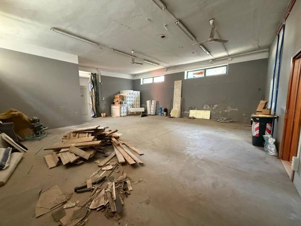 Magazzino in Strada San Mauro 220, Torino, {3} - Foto 1