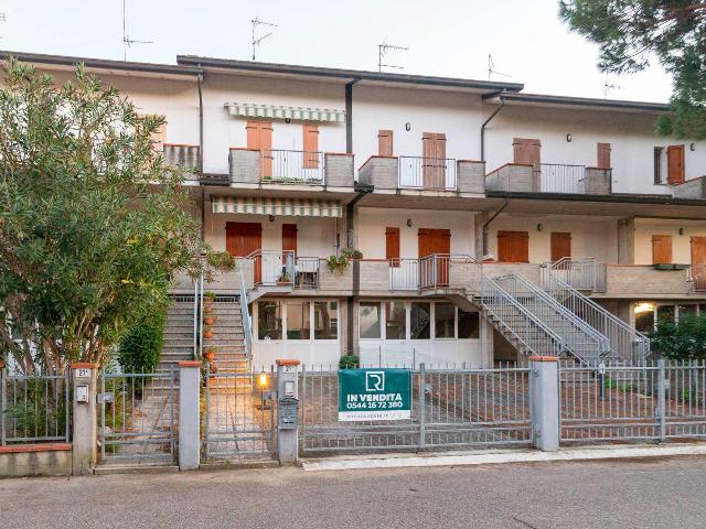 Terraced house in {3}, - Photo 1