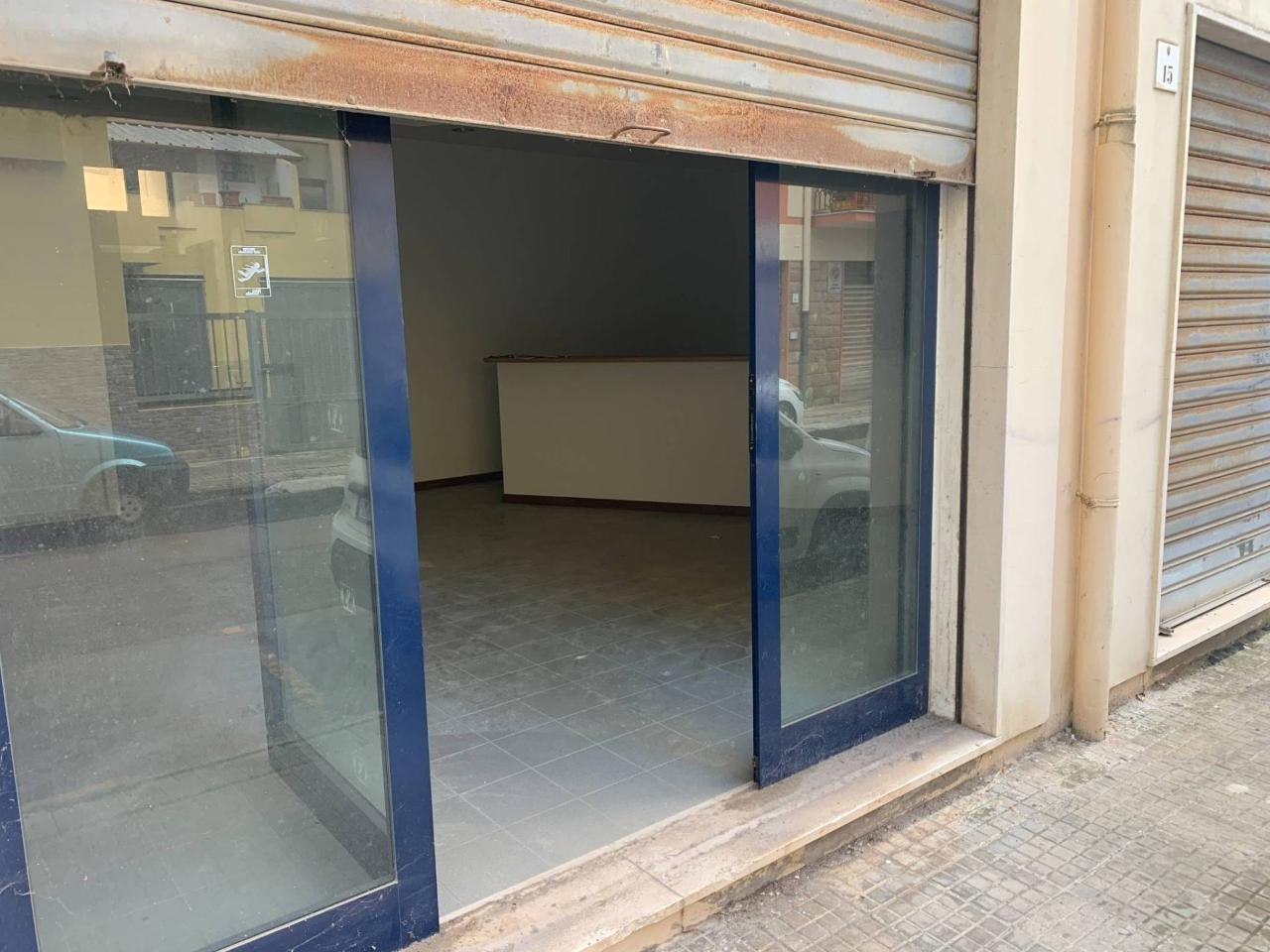 Negozio in Via Fondazione Rockefeller 15, Alghero, {3} - Foto 2