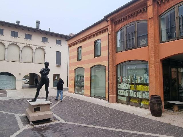 Geschäft in Via San Pio X 9, Castelfranco Veneto - Foto 1