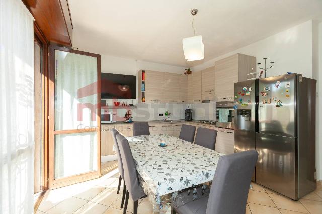 2-room flat in Via Vittorio Veneto, Carbonate - Photo 1