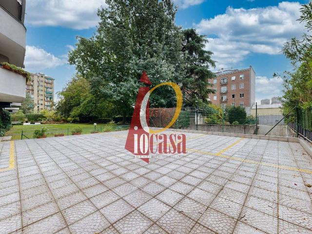 Car parking slot in Via Tertulliano, Milano - Photo 1