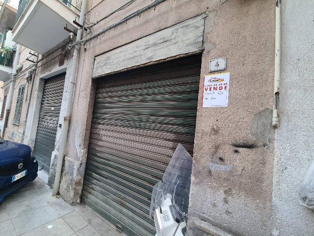 Warehouse in {3}, Via Matteo Silvaggio - Photo 1