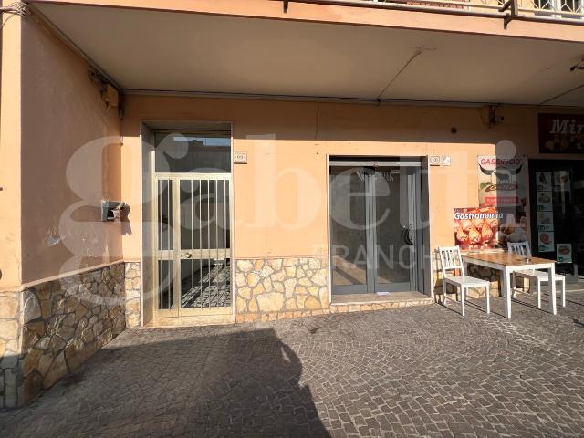 Negozio in Via Adalgiso Ferrucci  101, Formia - Foto 1