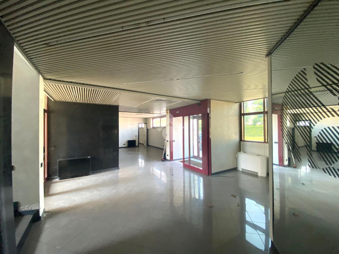 Palazzina commerciale in Via Roma 1, Campodoro, {3} - Foto 2