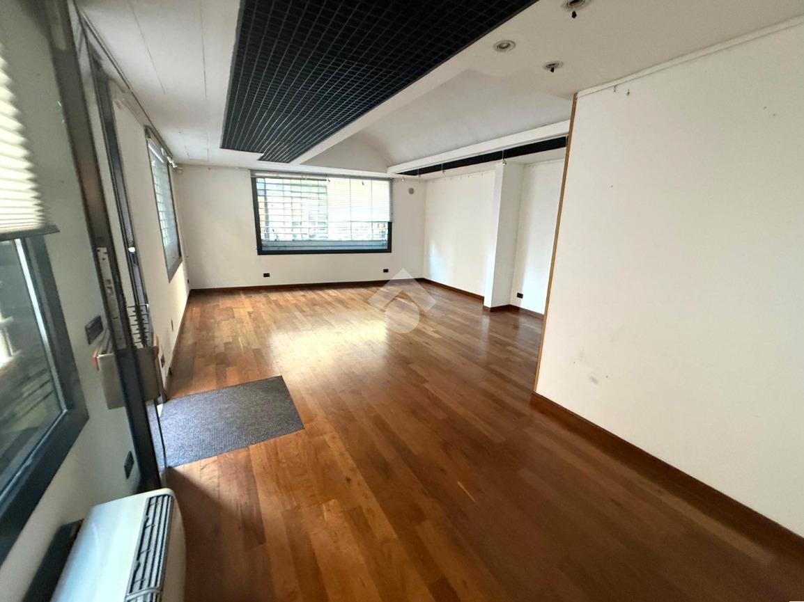 Negozio in Via dei Fabbri 14, Padova, {3} - Foto 1