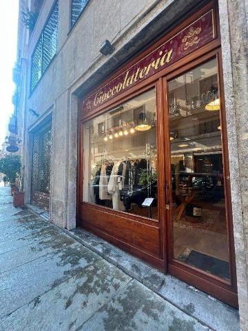 Shop in Via Monte di Pietà 15, Torino - Photo 1