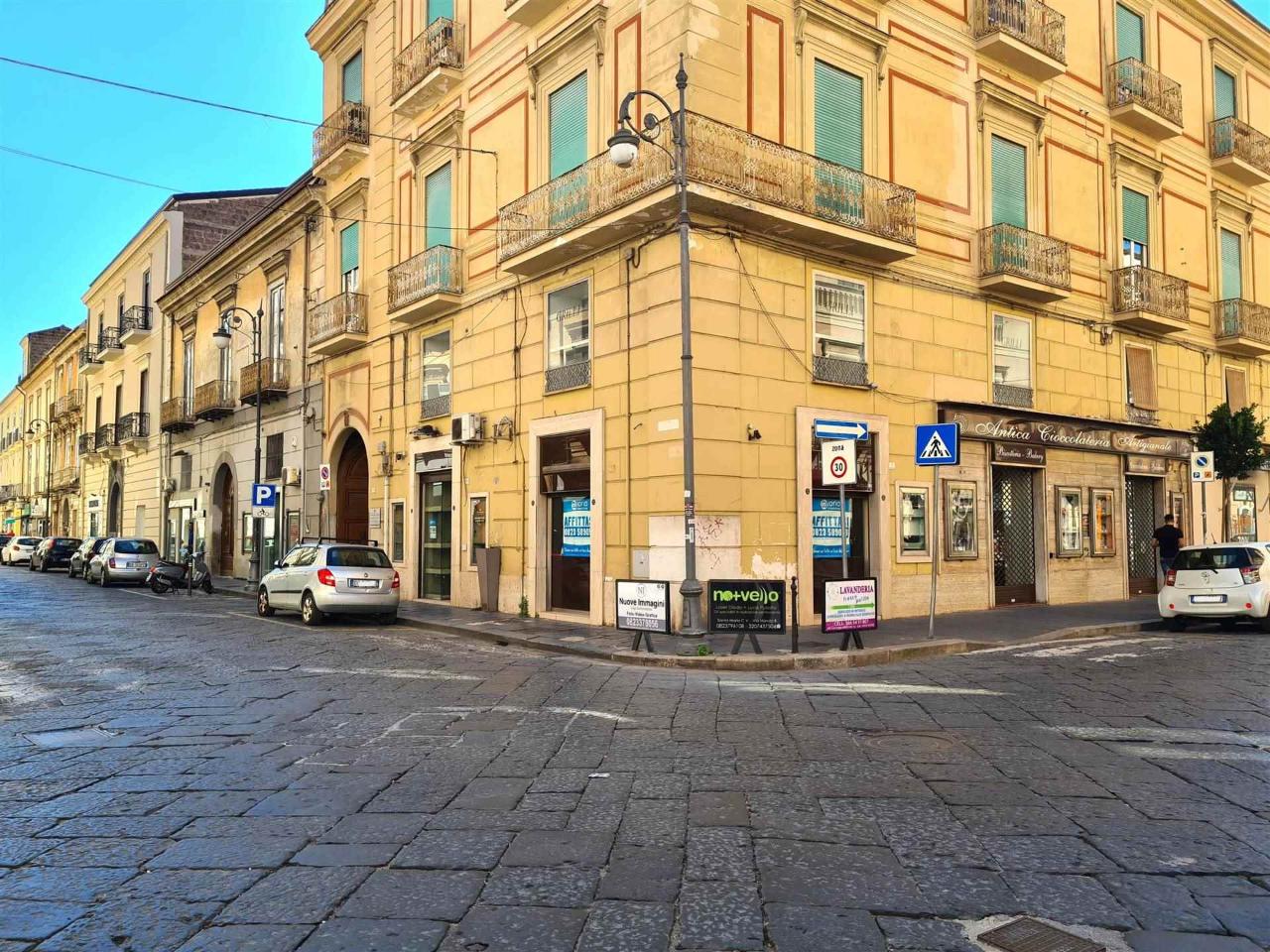 Negozio in Corso Garibaldi, Santa Maria Capua Vetere, {3} - Foto 2