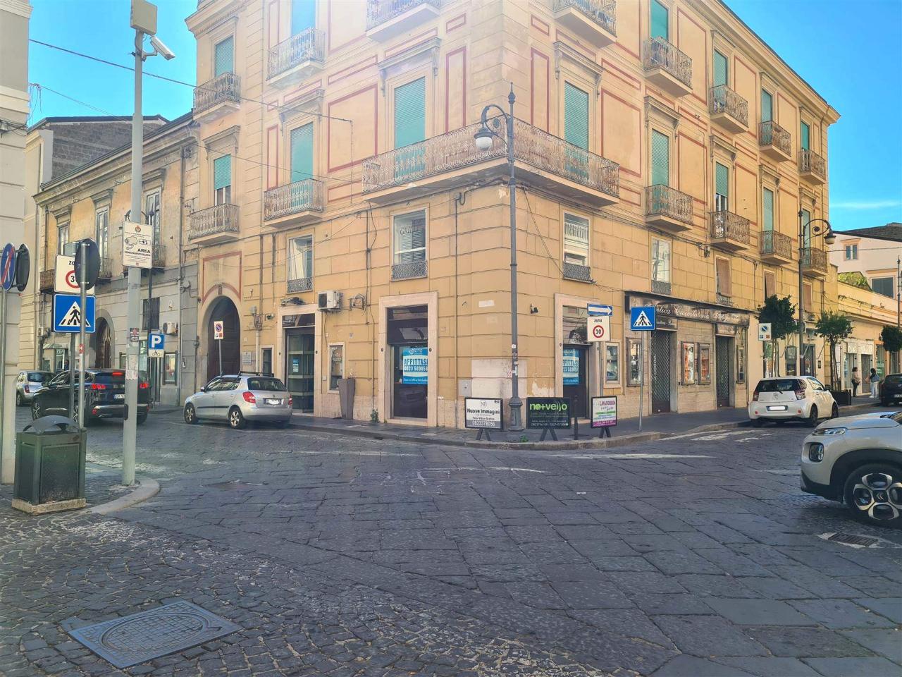 Negozio in Corso Garibaldi, Santa Maria Capua Vetere, {3} - Foto 1