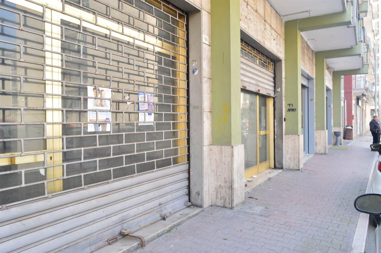 Negozio in Via Alcide De Gasperi, Santa Maria Capua Vetere, {3} - Foto 2