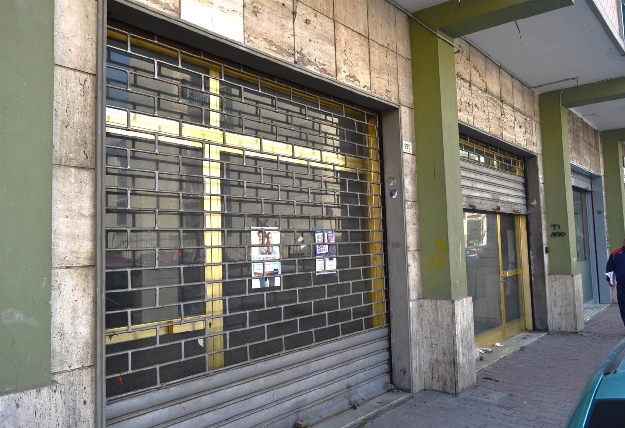 Negozio in Via Alcide De Gasperi, Santa Maria Capua Vetere, {3} - Foto 1