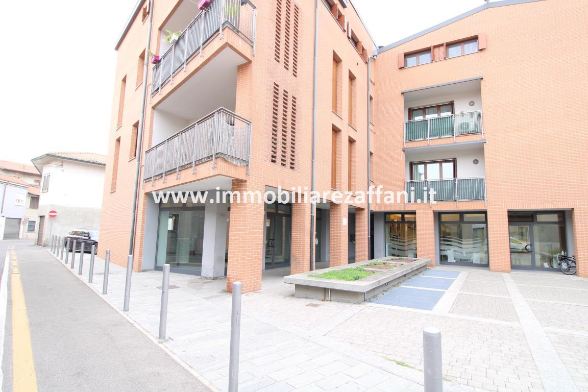 Negozio in Piazza Mazzini, San Giorgio Su Legnano, {3} - Foto 1